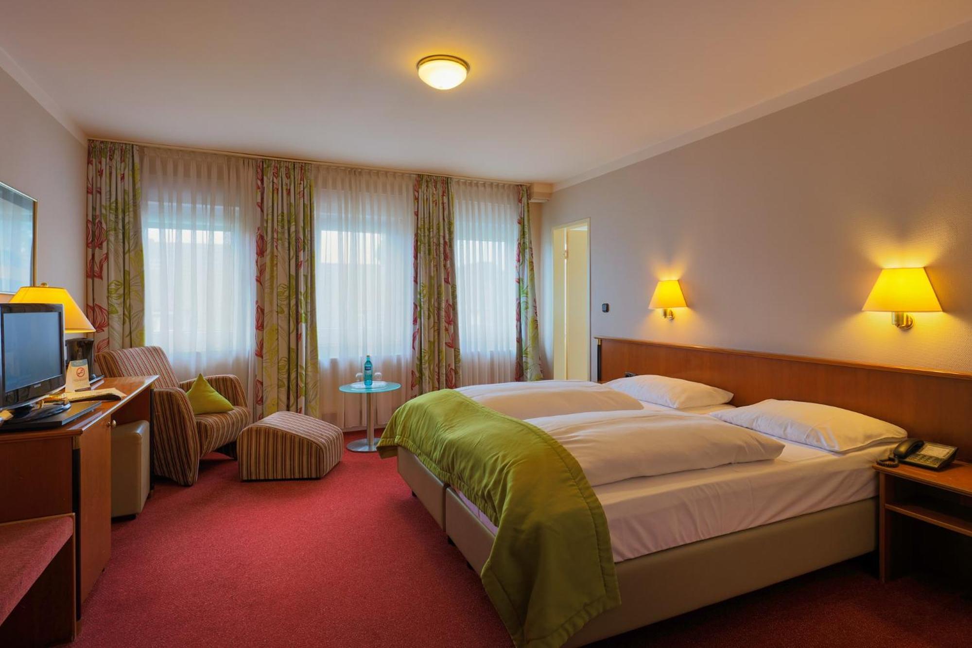 Trip Inn Posthotel Dueren Хаймбах Экстерьер фото